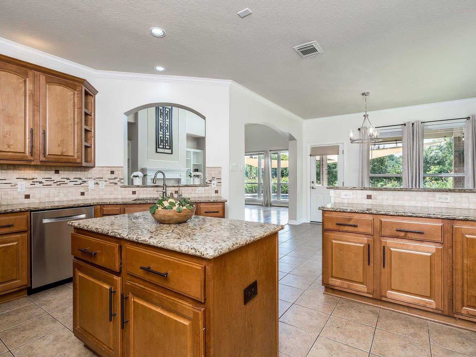 5914 Oakmoss Trail, Spring, Texas — listing photograph 13